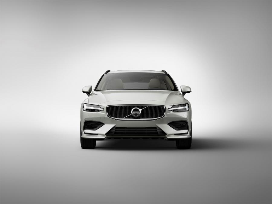  Volvo V60 T6 Momentum 2018 года  (WW) (фото 3 из 15)
